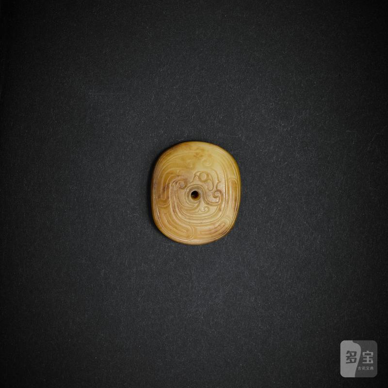 A yellowish-celadon jade oval 'dragon' pendant, Western Zhou dynasty | 西周 青黃玉龍紋珮